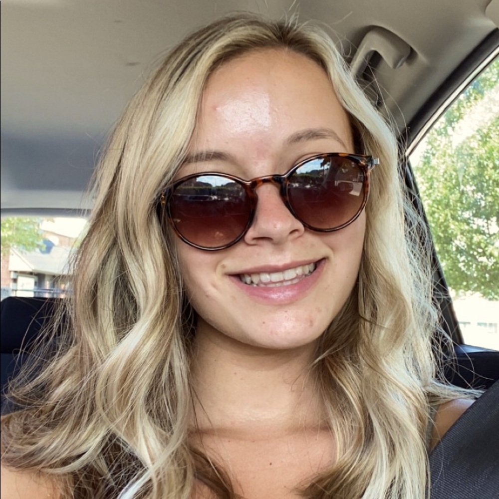 Meet your Posher, Emily